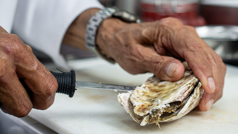 La Ostrería: así es la nueva y elevada propuesta de ostras y conchas de abanico en Surquillo y Punta Hermosa (Reportaje El Comercio)