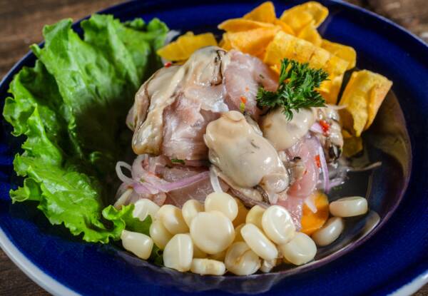 Ceviche de pescado con ostras