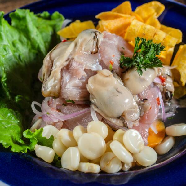 Ceviche de pescado con ostras