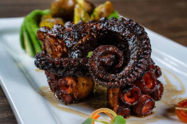 Pulpo en salsa Parrillera